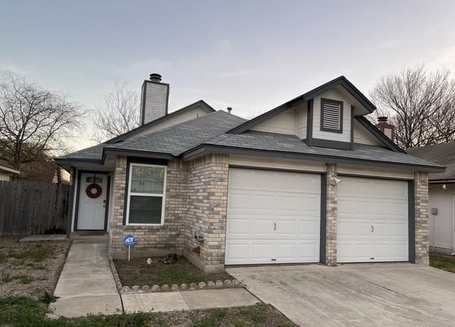2-bedroom rental at 10150 Woodtrail in San Antonio, TX — photo 2