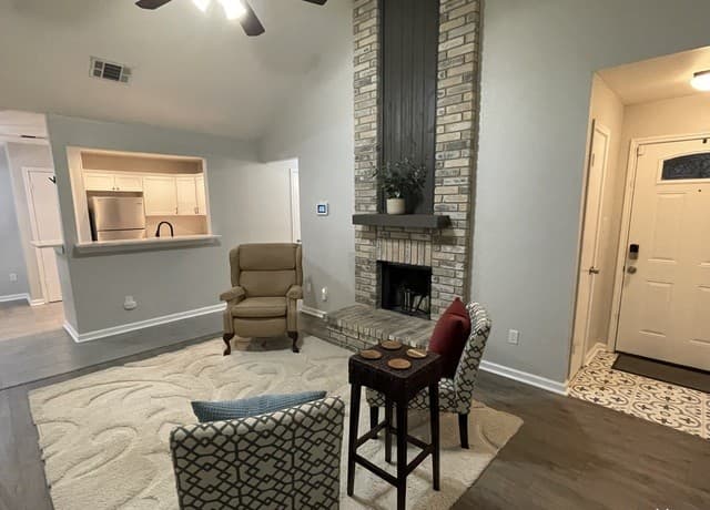 2-bedroom rental at 10150 Woodtrail in San Antonio, TX — photo 5