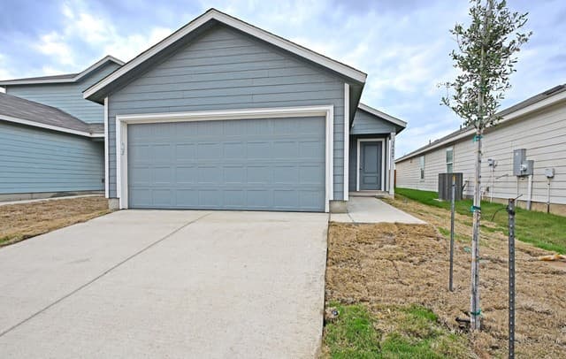 4-bedroom rental at 14609 Mudstone Pl in Elmendorf TX
