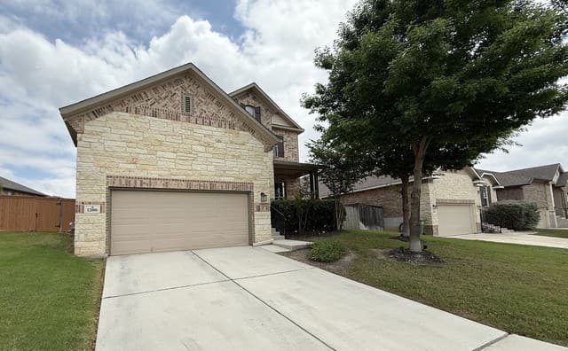 4-bedroom rental at 12006 Pitcher Rd in San Antonio, TX — photo 2