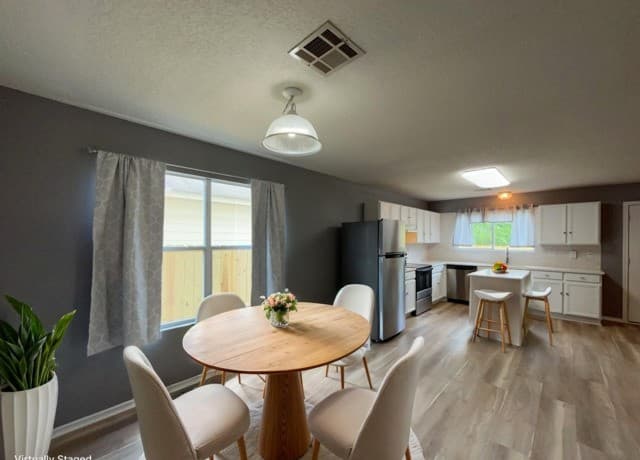 3-bedroom rental at 9011 Laguna Falls in San Antonio, TX — photo 4