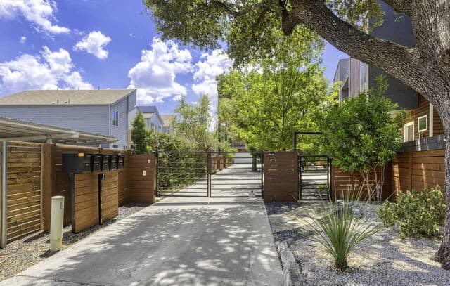 3-bedroom rental at 326 Clay Unit 102 in San Antonio, TX — photo 2