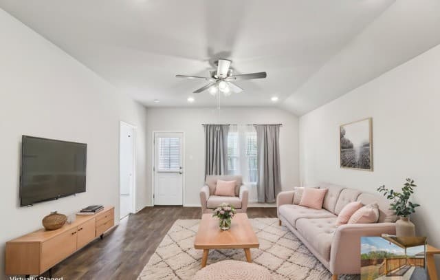 3-bedroom rental at 4042 Bay Leaf Loop in Von Ormy, TX — photo 4
