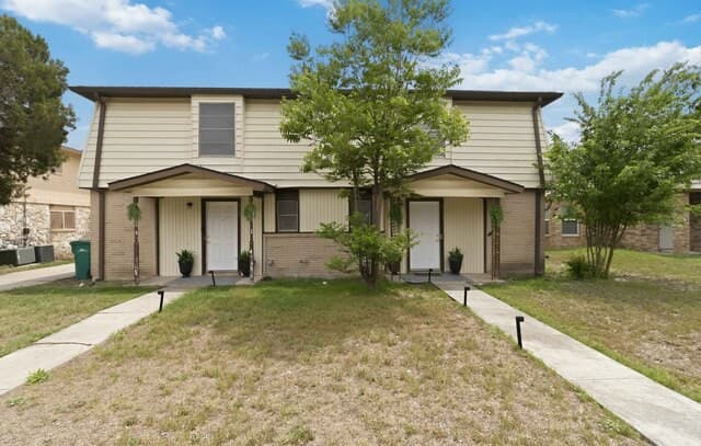 2-bedroom rental at 512 W Byrd Blvd in Universal City TX