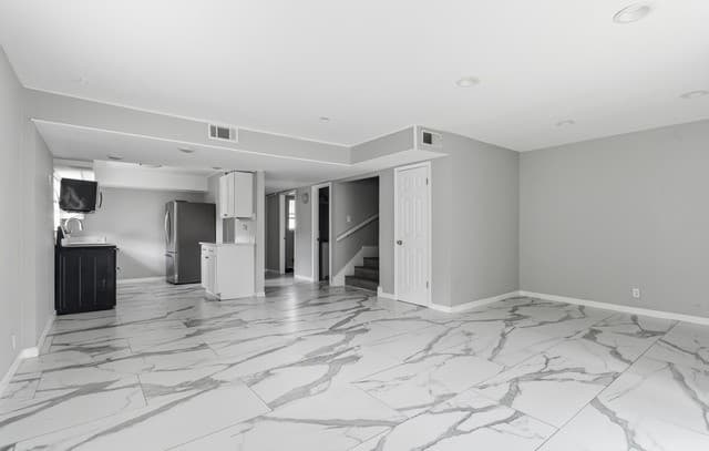 2-bedroom rental at 512 W Byrd Blvd in Universal City, TX — photo 4