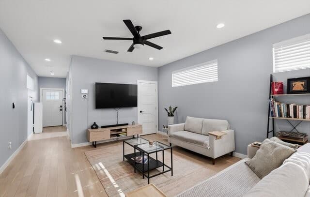 3-bedroom rental at 2107 Schley Ave in San Antonio, TX — photo 5