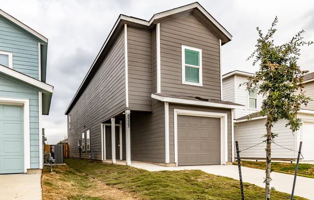 4-bedroom rental at 8523 Green Bliss in San Antonio, TX — photo 3