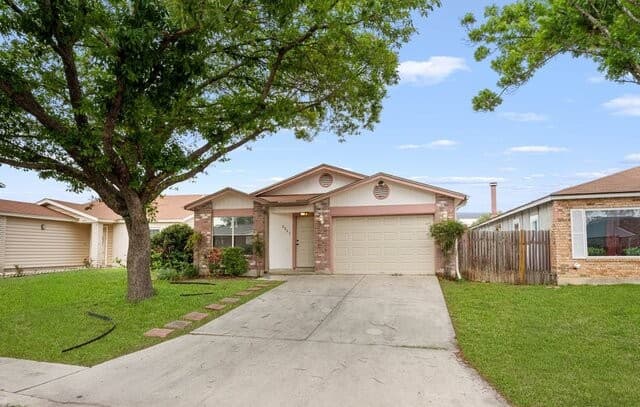 3-bedroom rental at 6863 Cypress Mist in Converse, TX — photo 2
