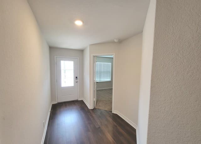 3-bedroom rental at 1543 Rocky Rise in San Antonio, TX — photo 3
