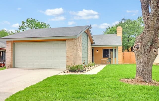 2-bedroom rental at 16626 Saltgrass St in San Antonio, TX — photo 2