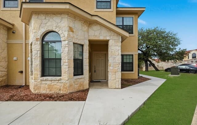 2-bedroom rental at 6160 Eckhert Rd Unit APT 1605 in San Antonio, TX — photo 2