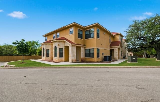 2-bedroom rental at 6160 Eckhert Rd Unit APT 1605 in San Antonio, TX — photo 3