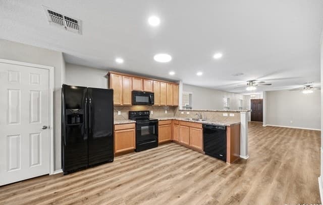 3-bedroom rental at 10134 Castello Cyn in San Antonio TX