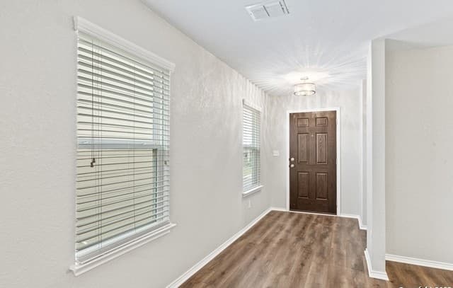 3-bedroom rental at 10134 Castello Cyn in San Antonio, TX — photo 5
