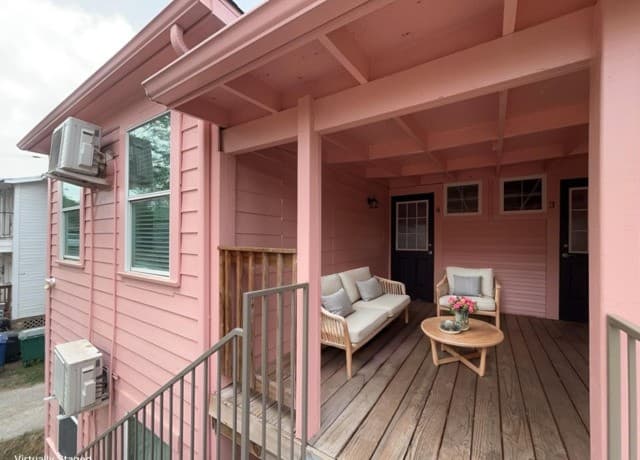 1-bedroom rental at 1020 W French Place Unit 4 in San Antonio, TX — photo 5