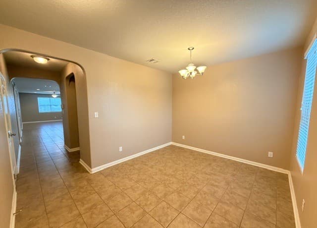3-bedroom rental at 11348 Top Hat in San Antonio, TX — photo 2