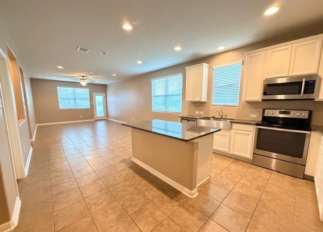 3-bedroom rental at 11348 Top Hat in San Antonio, TX — photo 5