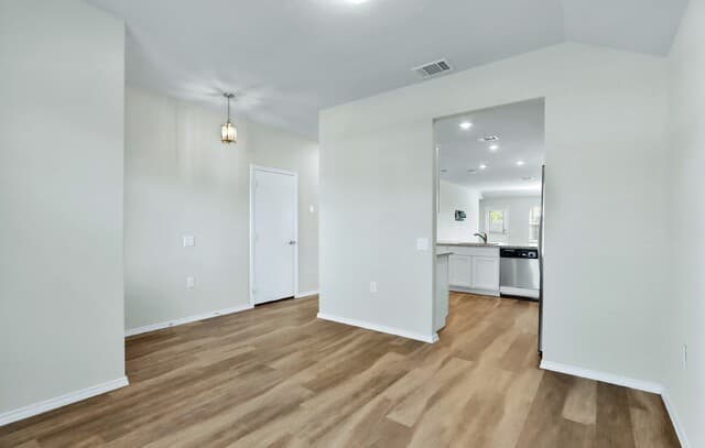 3-bedroom rental at 6854 Hibiscus Fls in San Antonio, TX — photo 5