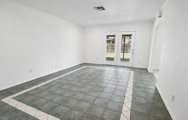 3-bedroom rental at 3815 Pipers Crest in San Antonio, TX — photo 4