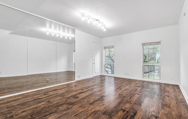 2-bedroom rental at 7711 Broadway Unit 27C in San Antonio, TX — photo 4