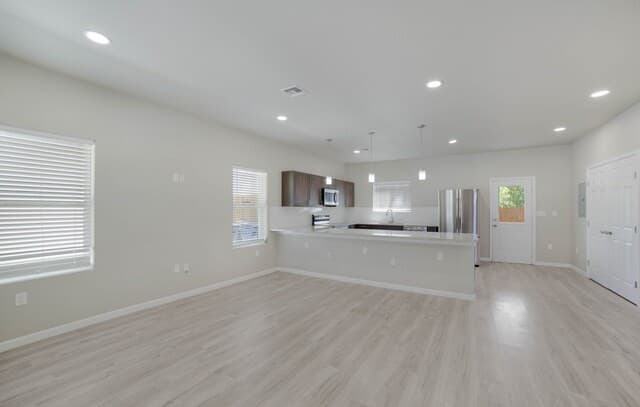 3-bedroom rental at 1702 Hays Unit UNIT 104 in San Antonio, TX — photo 2
