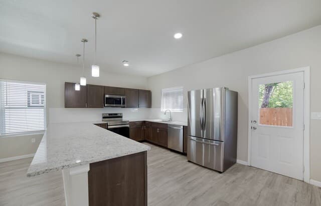 3-bedroom rental at 1702 Hays Unit UNIT 104 in San Antonio, TX — photo 4