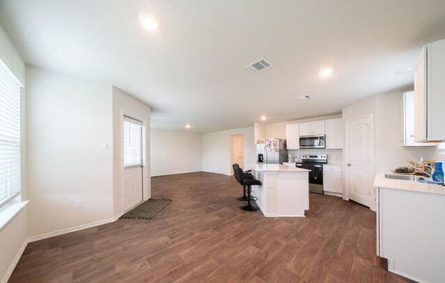 4-bedroom rental at 7323 Perseus Brk in San Antonio, TX — photo 5