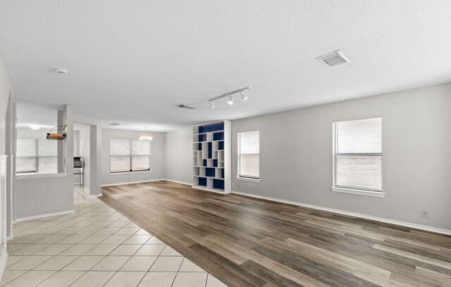 4-bedroom rental at 2312 Newoak Park in San Antonio, TX — photo 3