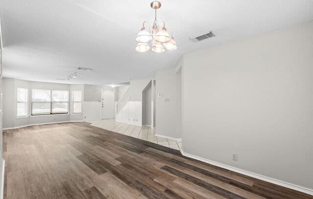 4-bedroom rental at 2312 Newoak Park in San Antonio, TX — photo 4