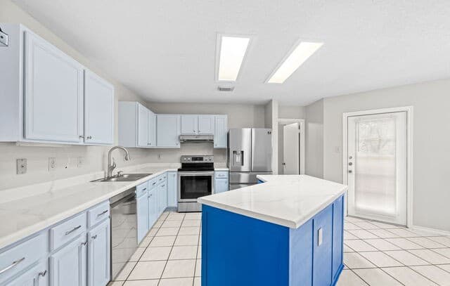 4-bedroom rental at 2312 Newoak Park in San Antonio, TX — photo 5