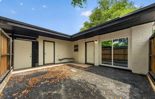 1-bedroom rental at 600 Gentleman Road Unit 1 in Balcones Heights, TX — photo 4