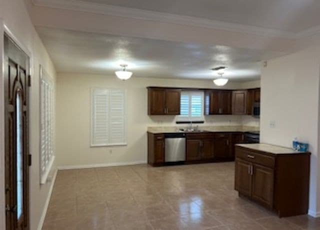 3-bedroom rental at 4930 Bluff St in San Antonio, TX — photo 3