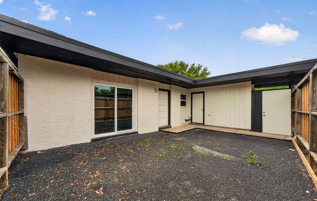2-bedroom rental at 600 Gentleman Road Unit 7 in Balcones Heights, TX — photo 2