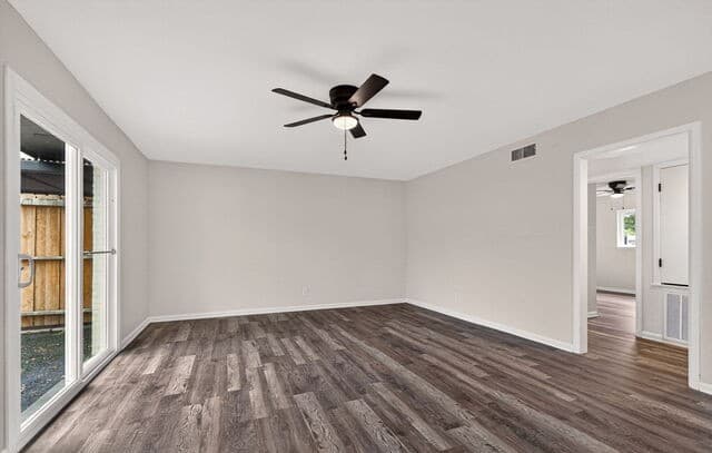 2-bedroom rental at 600 Gentleman Road Unit 7 in Balcones Heights, TX — photo 3