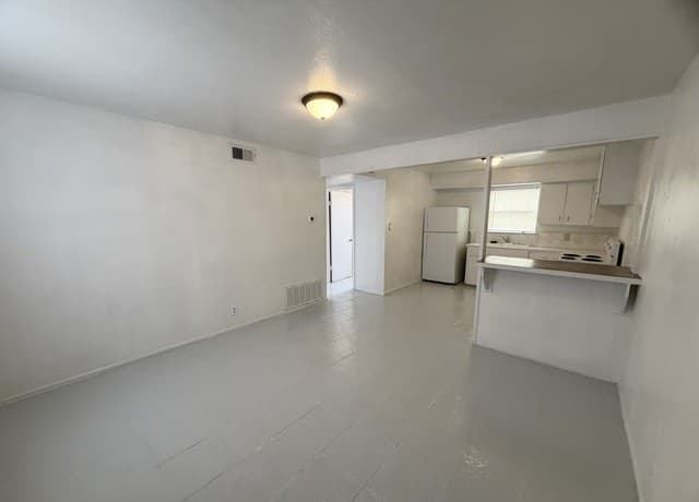 2-bedroom rental at 115 Victor Unit 1 in San Antonio, TX — photo 4