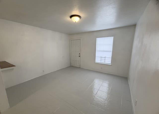 2-bedroom rental at 115 Victor Unit 1 in San Antonio, TX — photo 5