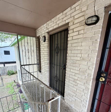 2-bedroom rental at 115 Victor Unit 4 in San Antonio, TX — photo 2