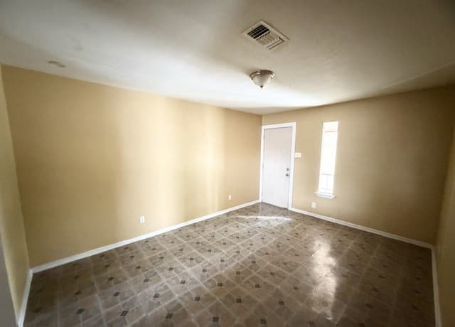2-bedroom rental at 115 Victor Unit 4 in San Antonio, TX — photo 3