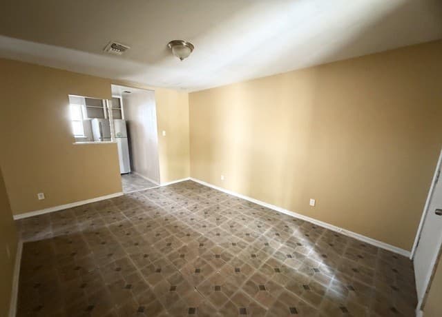 2-bedroom rental at 115 Victor Unit 4 in San Antonio, TX — photo 4