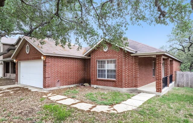 3-bedroom rental at 11926 Auburn Brook in San Antonio, TX — photo 3