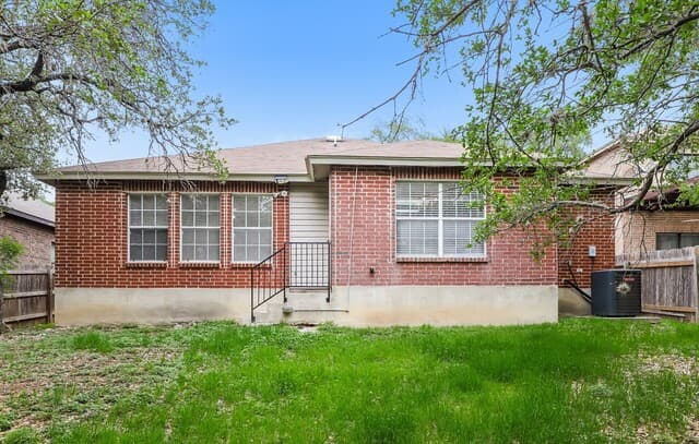 3-bedroom rental at 11926 Auburn Brook in San Antonio, TX — photo 4