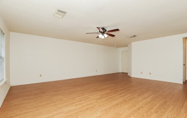 3-bedroom rental at 11926 Auburn Brook in San Antonio, TX — photo 5