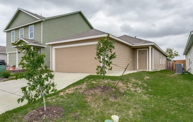 4-bedroom rental at 7218 Ox in San Antonio, TX — photo 2