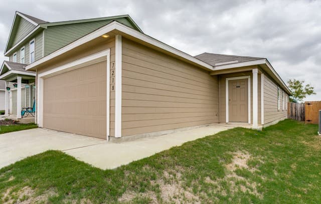 4-bedroom rental at 7218 Ox in San Antonio, TX — photo 3