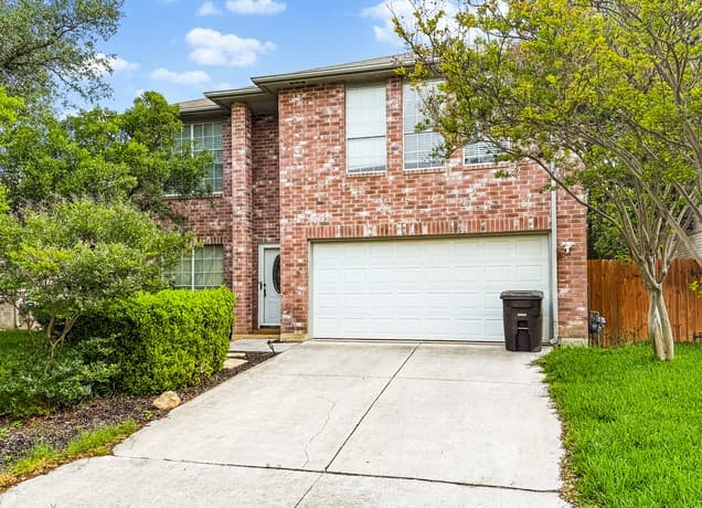 3-bedroom rental at 15015 Northern Dancer in San Antonio, TX — photo 2