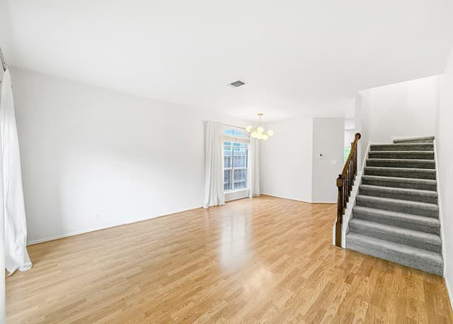 3-bedroom rental at 15015 Northern Dancer in San Antonio, TX — photo 3