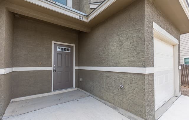 3-bedroom rental at 6003 Karly Way Unit 104 in San Antonio, TX — photo 3