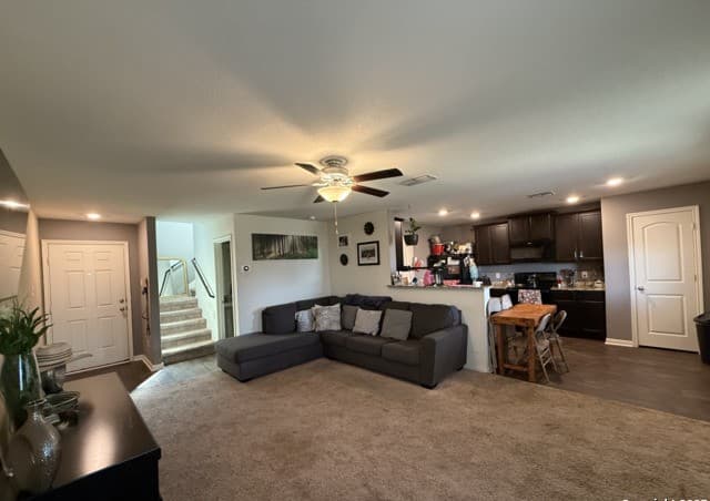 3-bedroom rental at 3131 Rosalind Way in San Antonio, TX — photo 2