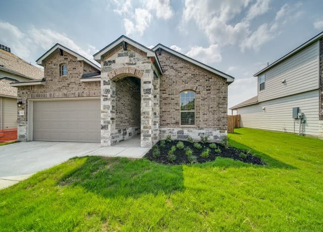 4-bedroom rental at 112 Stag Way in Schertz, TX — photo 2