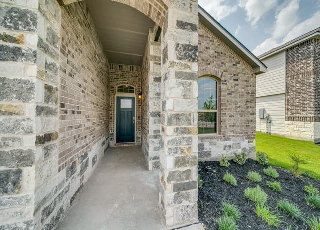 4-bedroom rental at 112 Stag Way in Schertz, TX — photo 3